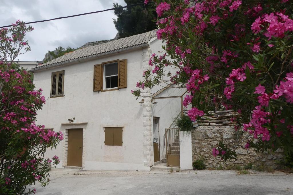 Holiday house with a parking space Lokva Rogoznica, Omis - 18247 photo 1