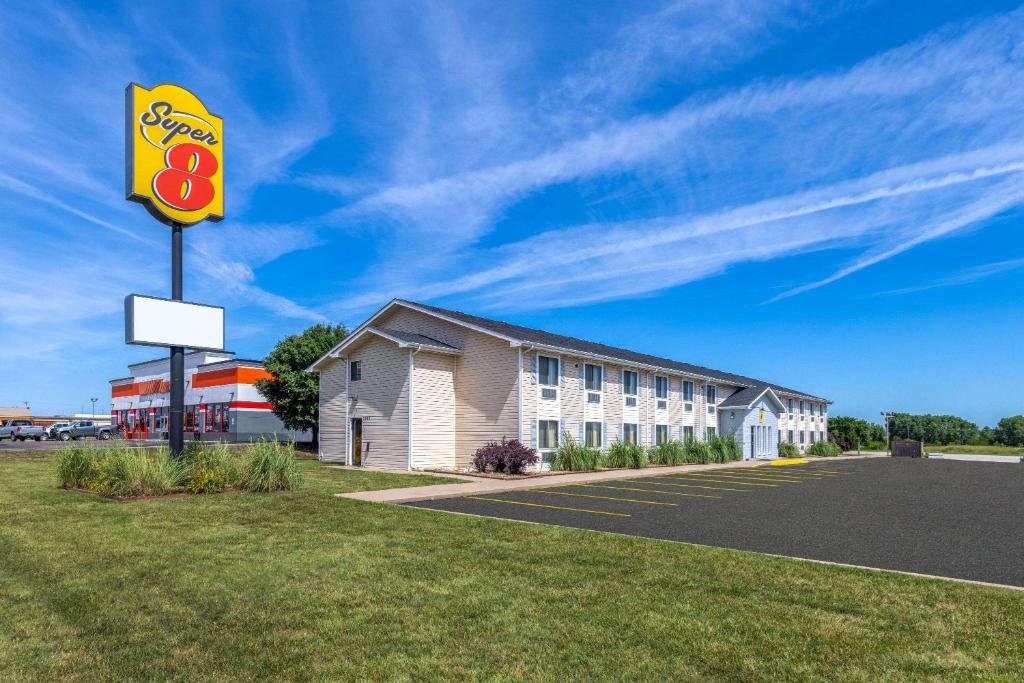 Super 8 by Wyndham El Dorado image
