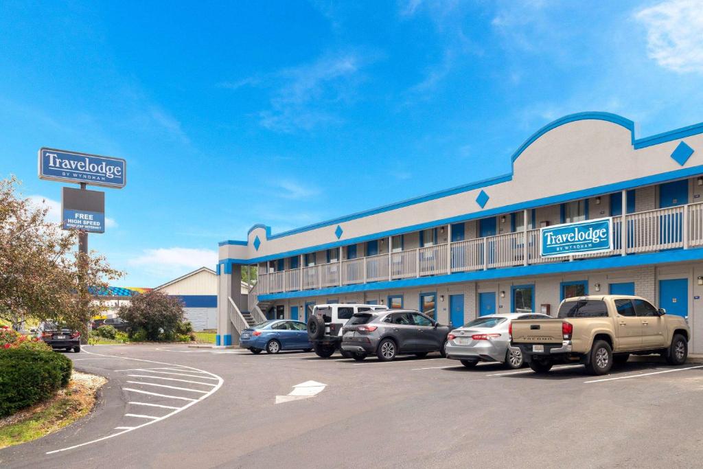 Travelodge by Wyndham Richmond IN photo 1