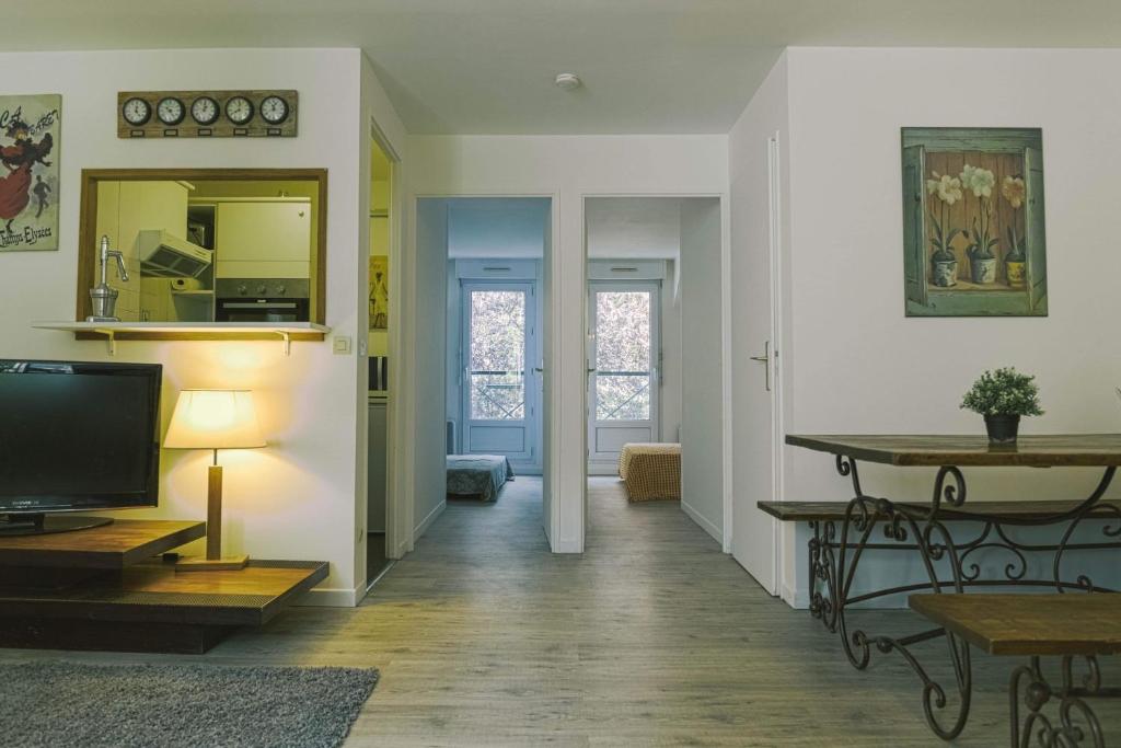 Luka's charming apartment near Disneyland photo 4