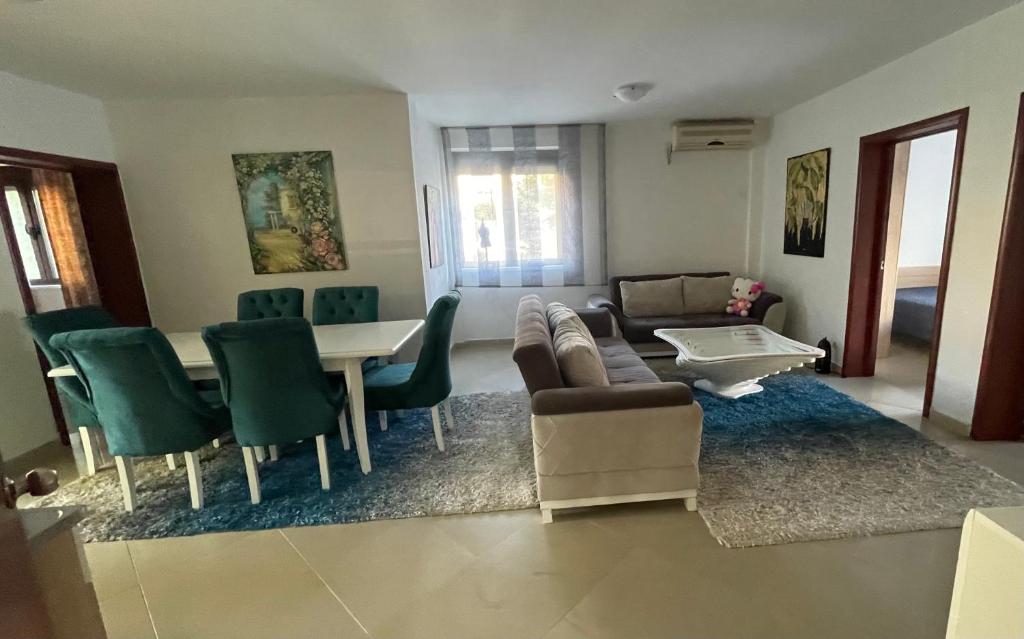 3 Bedroom Apartment with pool photo 3