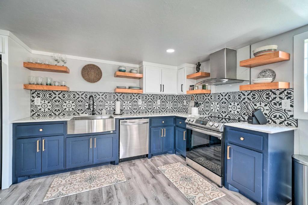 OKC Home Walk to Restaurants and Lake Hefner! photo 1