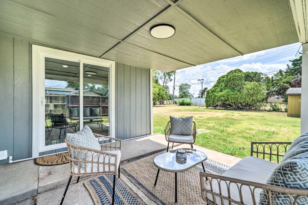 OKC Home Walk to Restaurants and Lake Hefner! photo 2