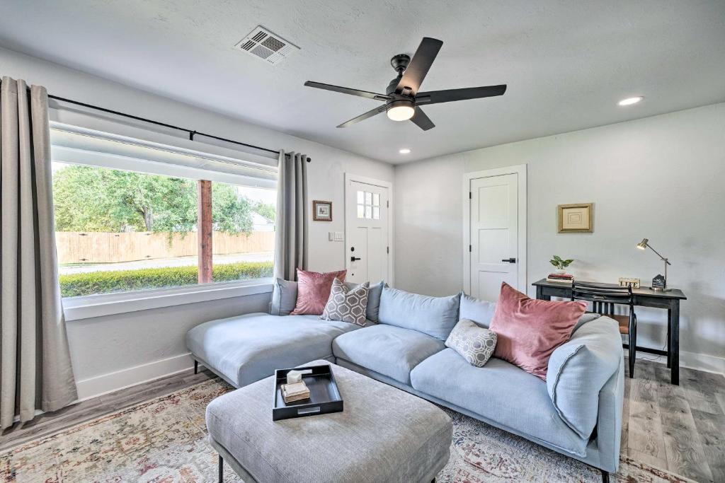 OKC Home Walk to Restaurants and Lake Hefner! photo 4