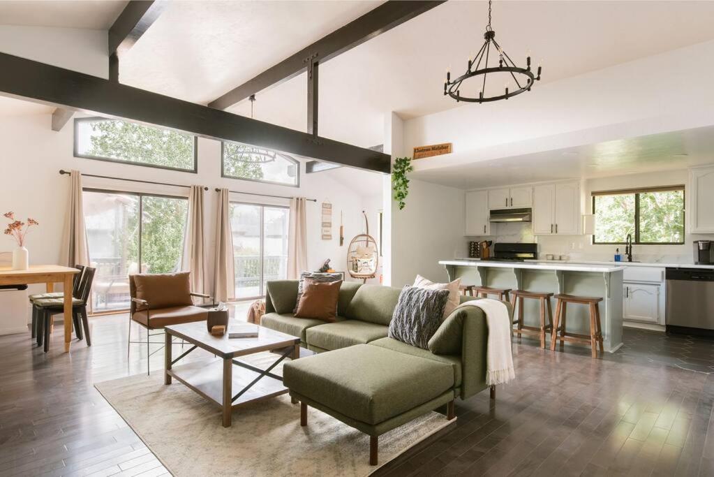 EVERGREEN LODGE+SKI image