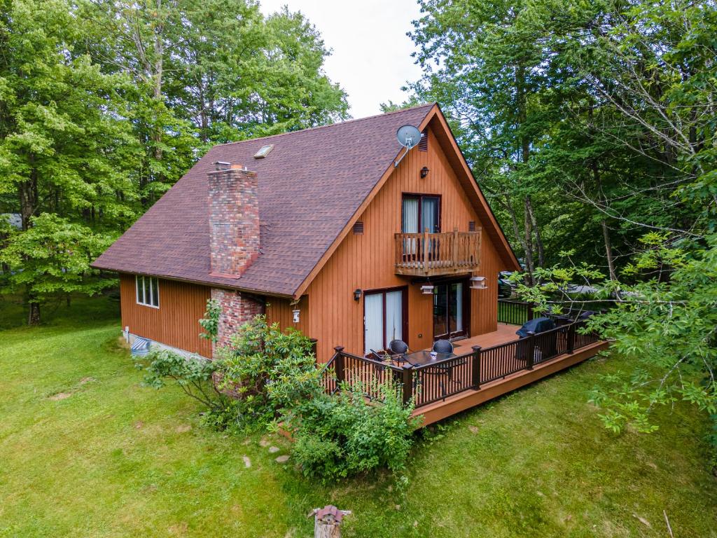 Bluebird Manor on the Water, 2 Acres & Amenities image