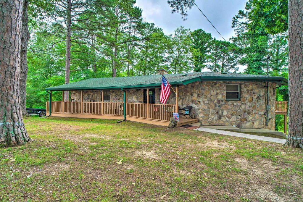 Dandridge Lakefront Getaway with Seasonal Dock!