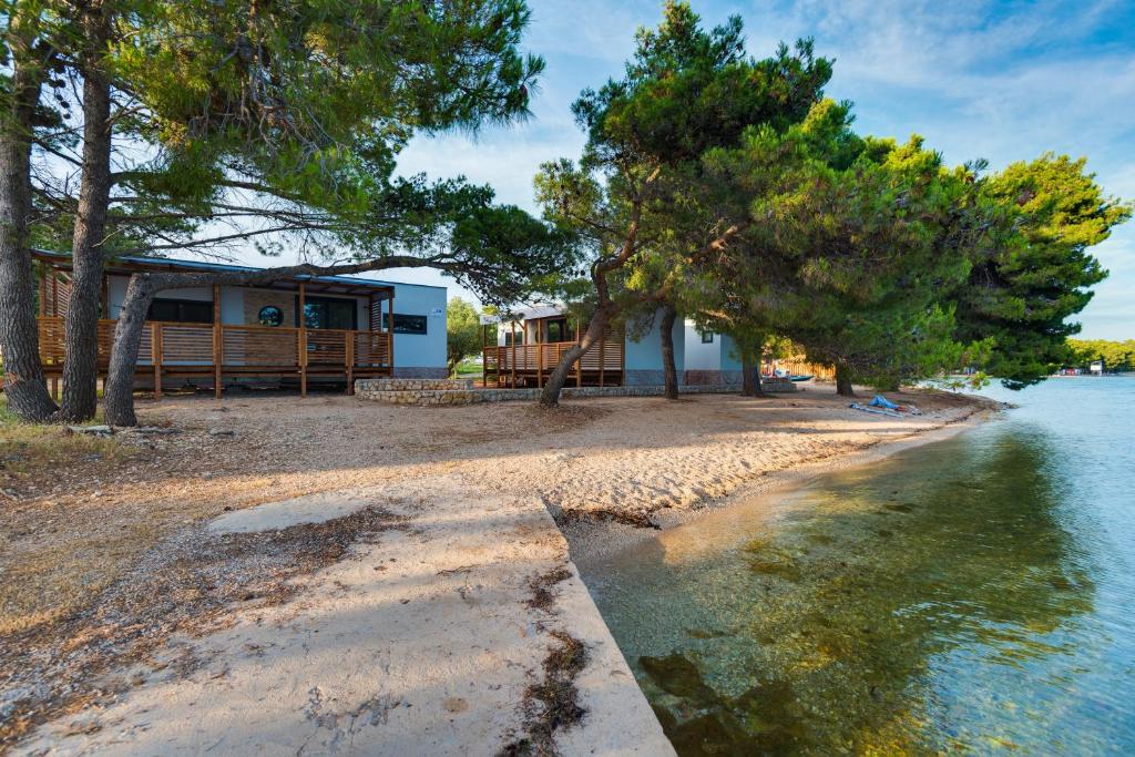 Apartments by the sea Pirovac, Sibenik - 16363