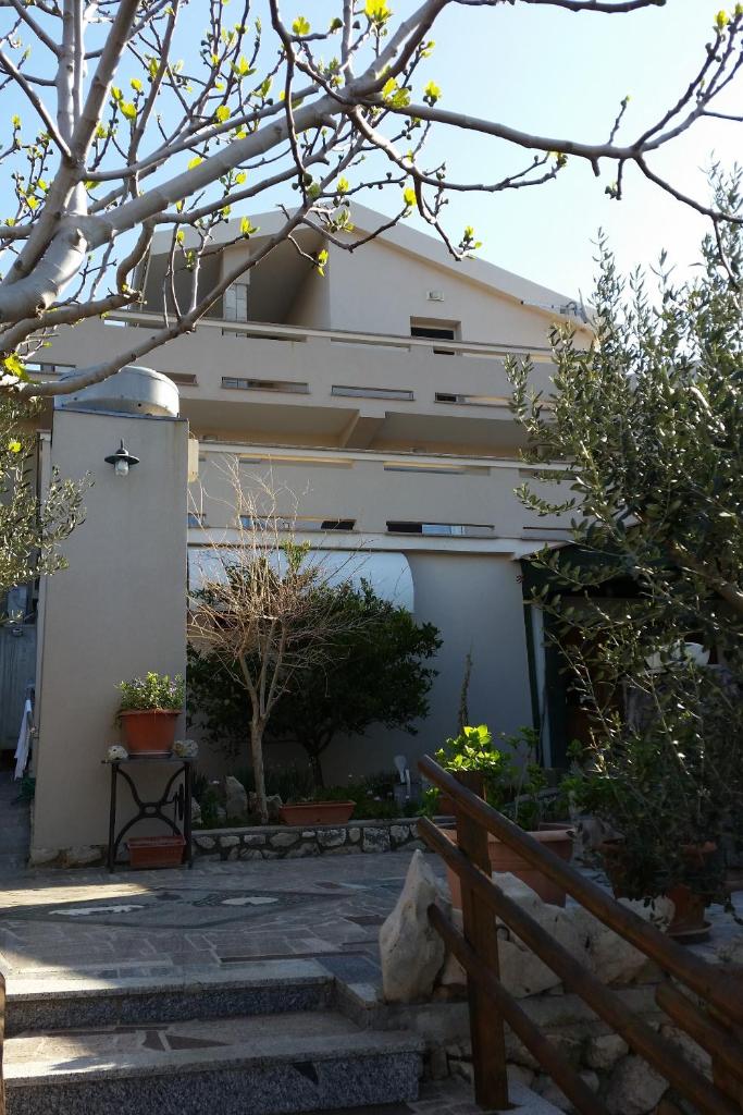 Apartments with a parking space Kolan, Pag - 16482 photo 2