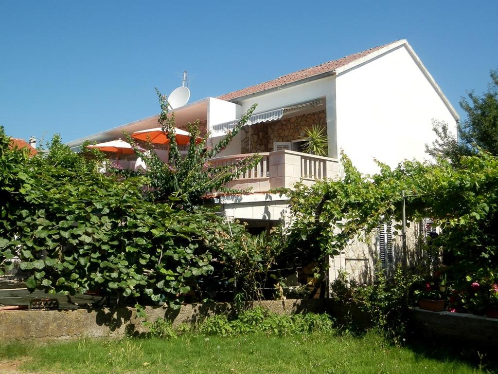 Apartments by the sea Sucuraj, Hvar - 16404 photo 1