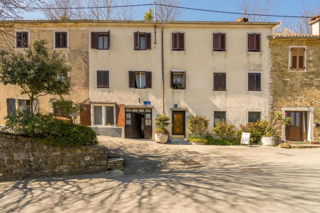 Apartments with a parking space Motovun, Central Istria - Sredisnja Istra - 14160 photo 1