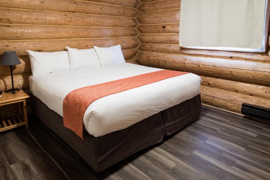 Glacier House Hotel & Resort photo 2