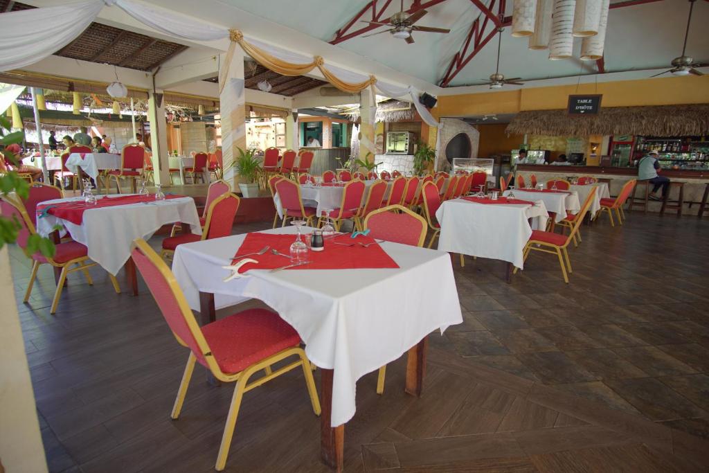 AUX ROCHES ROUGES photo 3