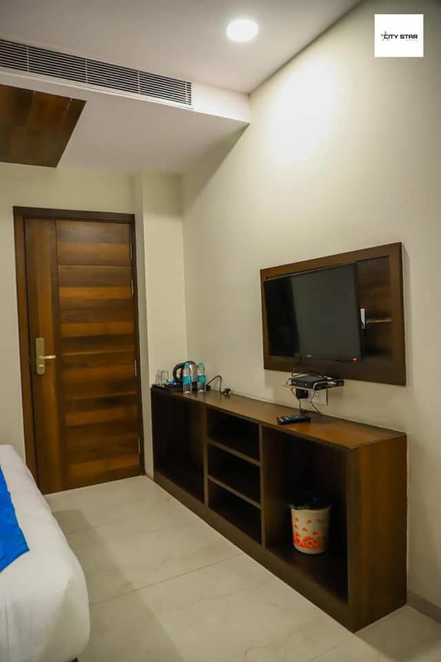 City Star Hotel By WB Inn