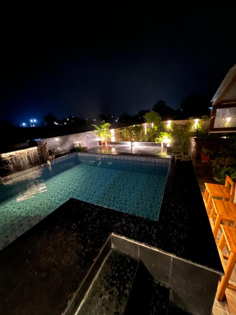 Param Country Home With Pool