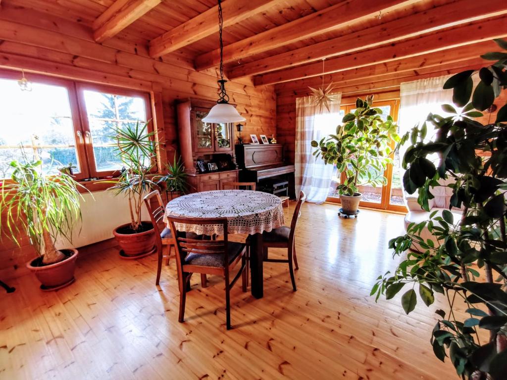 Gemütliches Blockhaus am Wald mit großem Garten photo 3