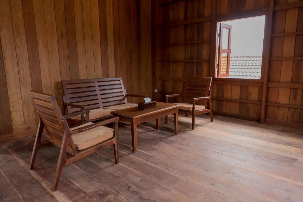 Villa Siem Reap - First Floor 2-Bedroom & Living Room photo 4