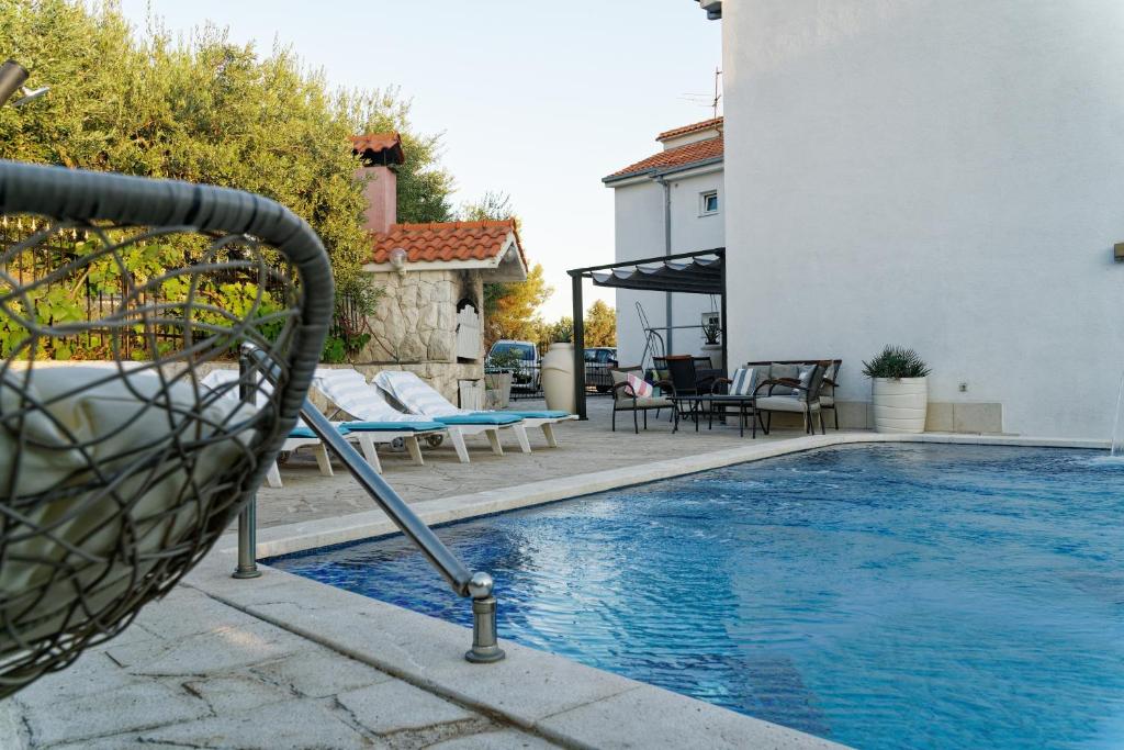 Apartment Levarda with private hydromassage pool photo 1