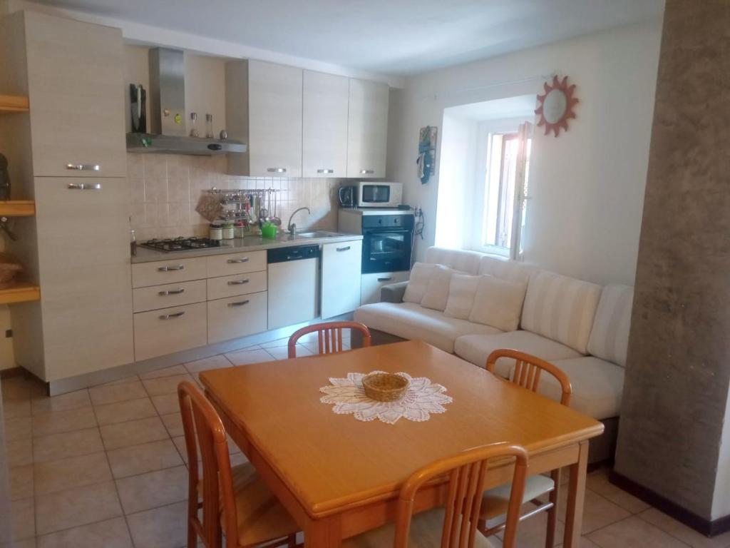 Home, fully equipped, 17 mins car from BgY airport