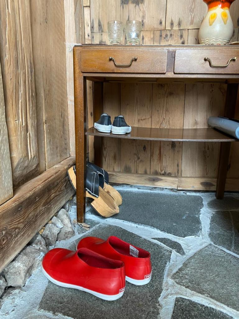 Charming and Authentic Heritage Retreat in Kvívík - right next to the river photo 3