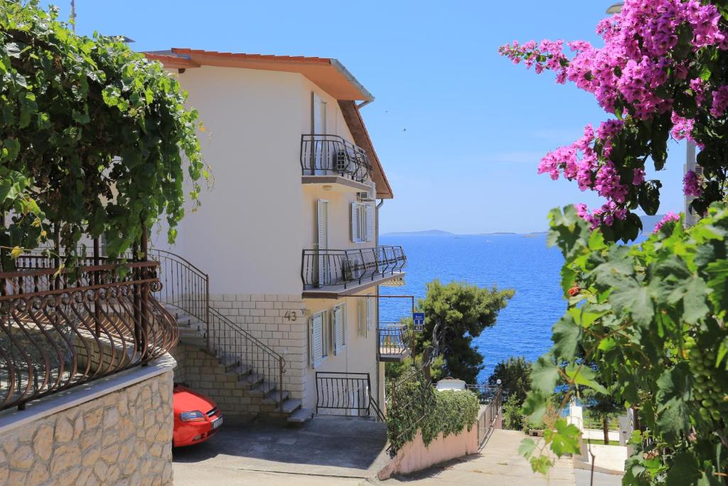 Apartments by the sea Okrug Donji, Ciovo - 16657 photo 1
