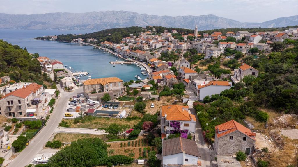 Apartments by the sea Povlja, Brac - 16792 photo 1