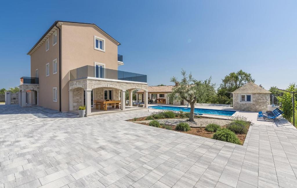 Luxury villa with a swimming pool Vodnjan, Fazana - 16867 photo 1