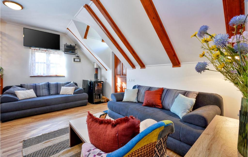 Stunning Home In Vrhi Vinagorski With 2 Bedrooms, Wifi And Outdoor Swimming Pool photo 4