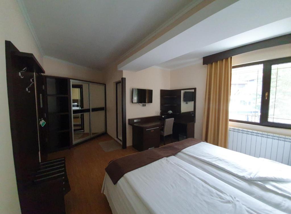 Family Hotel Hebar photo 4