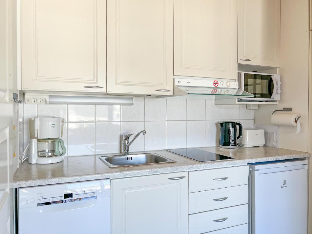 Spacious 2BD apt. central location and free wifi photo 2