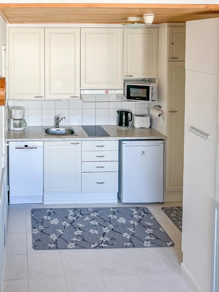 Spacious 2BD apt. central location and free wifi photo 4