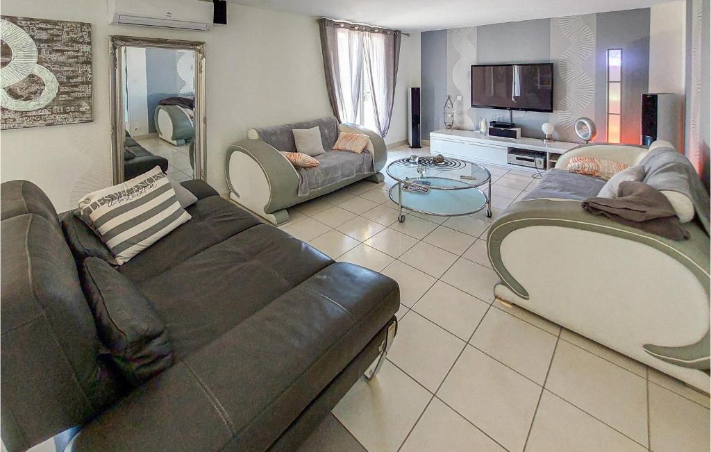 Awesome Home In Murviel-ls-montpellie With Wifi And 4 Bedrooms photo 1
