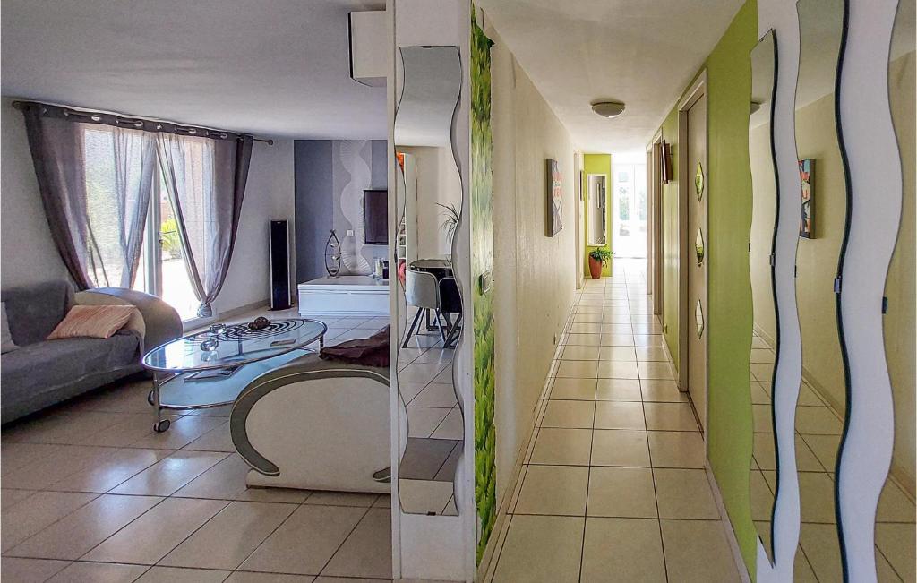 Awesome Home In Murviel-ls-montpellie With Wifi And 4 Bedrooms photo 2