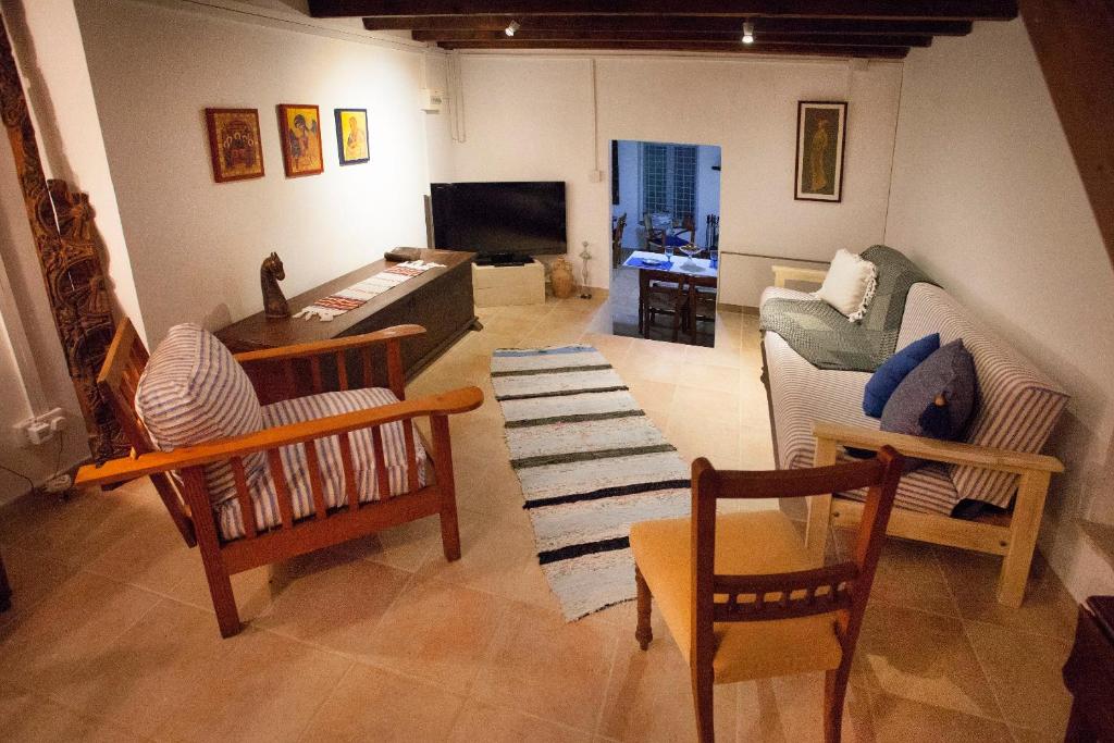 Cecilias Courtyard photo 1