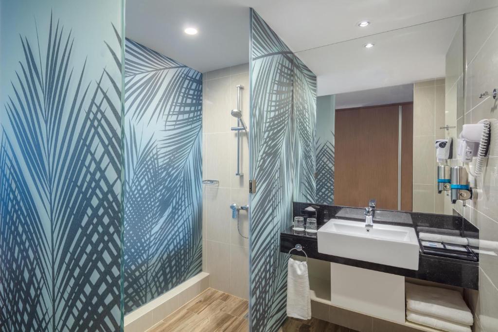 Holiday Inn Express Kota Kinabalu City Centre, an IHG Hotel photo 4