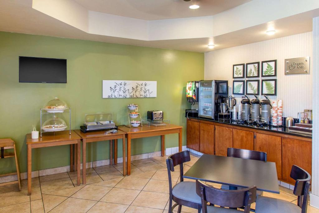 Sleep Inn & Suites Bakersfield North photo 4