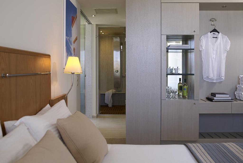 Семейный (Семейный полулюкс (для 2 взрослых и 2 детей)), Kriti Beach Hotel