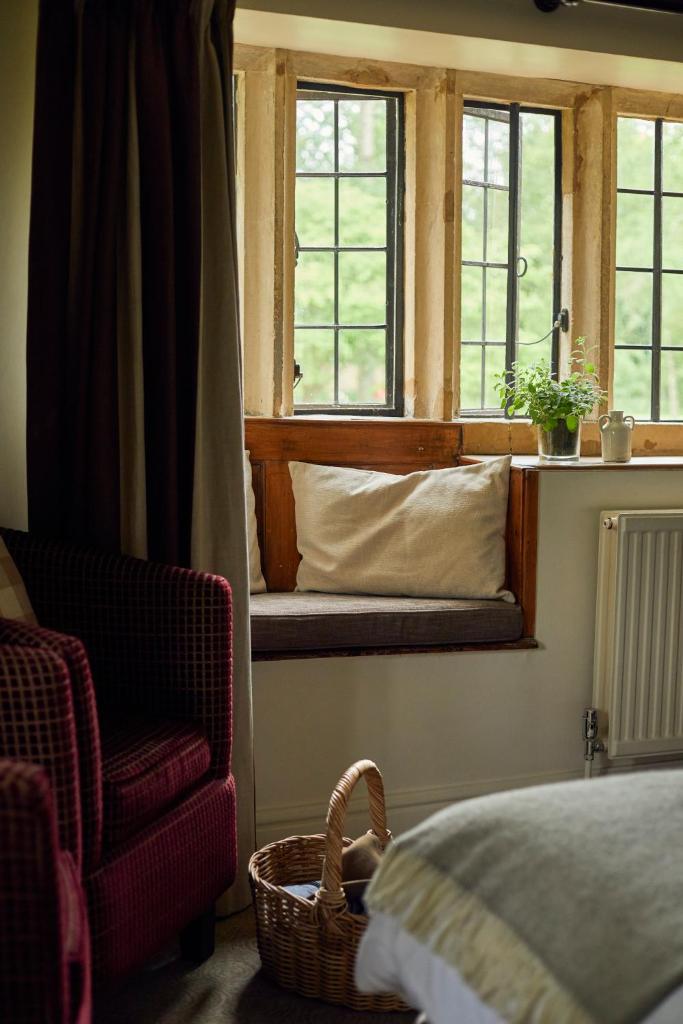 The Slaughters Country Inn - Tap to explore photos