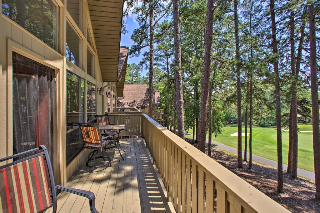 Keowee Key Condo with Deck and Resort Amenities! photo 1