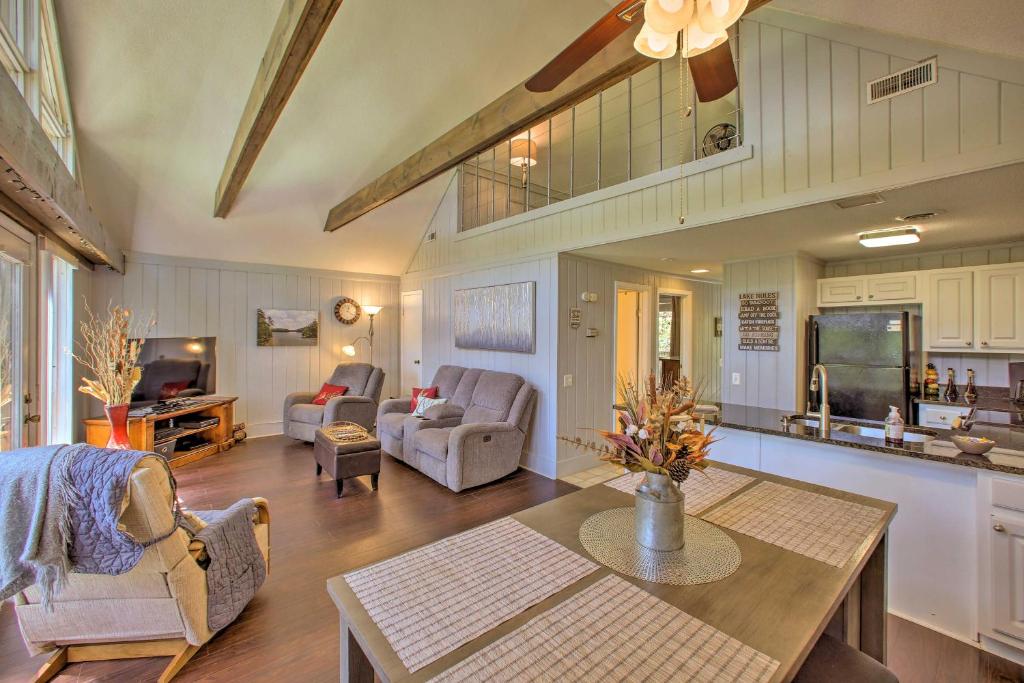 Keowee Key Condo with Deck and Resort Amenities! photo 3