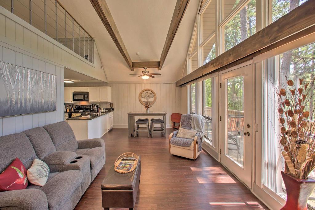 Keowee Key Condo with Deck and Resort Amenities! photo 4