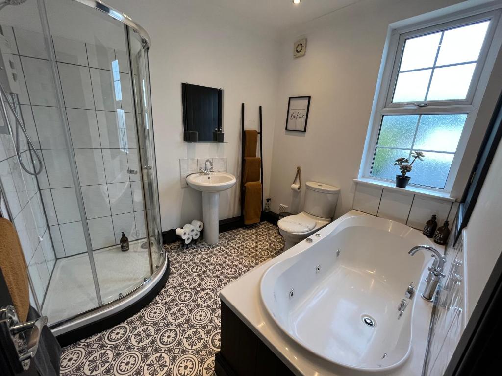 Contemporary & Chic inner terrace 5 mins from Barnsley town centre photo 4