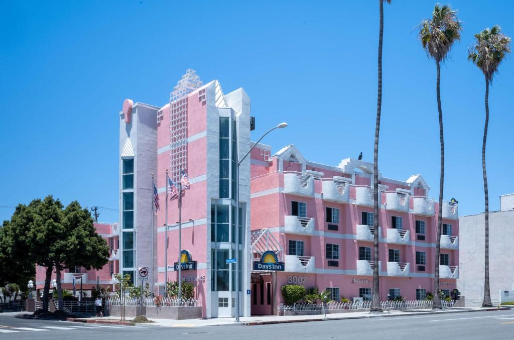 Days Inn by Wyndham Santa Monica image