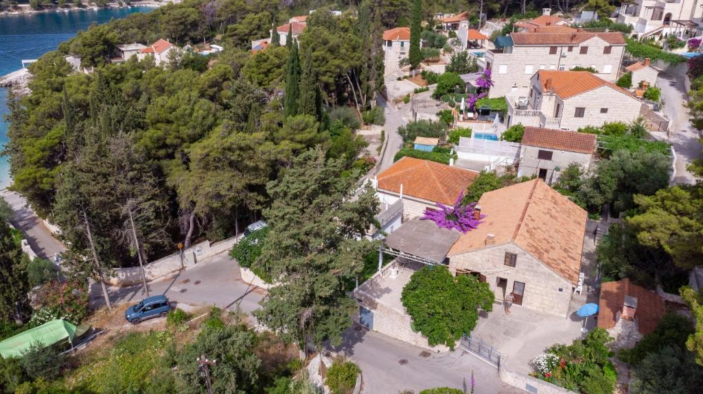 Apartments by the sea Sumartin, Brac - 758 photo 1