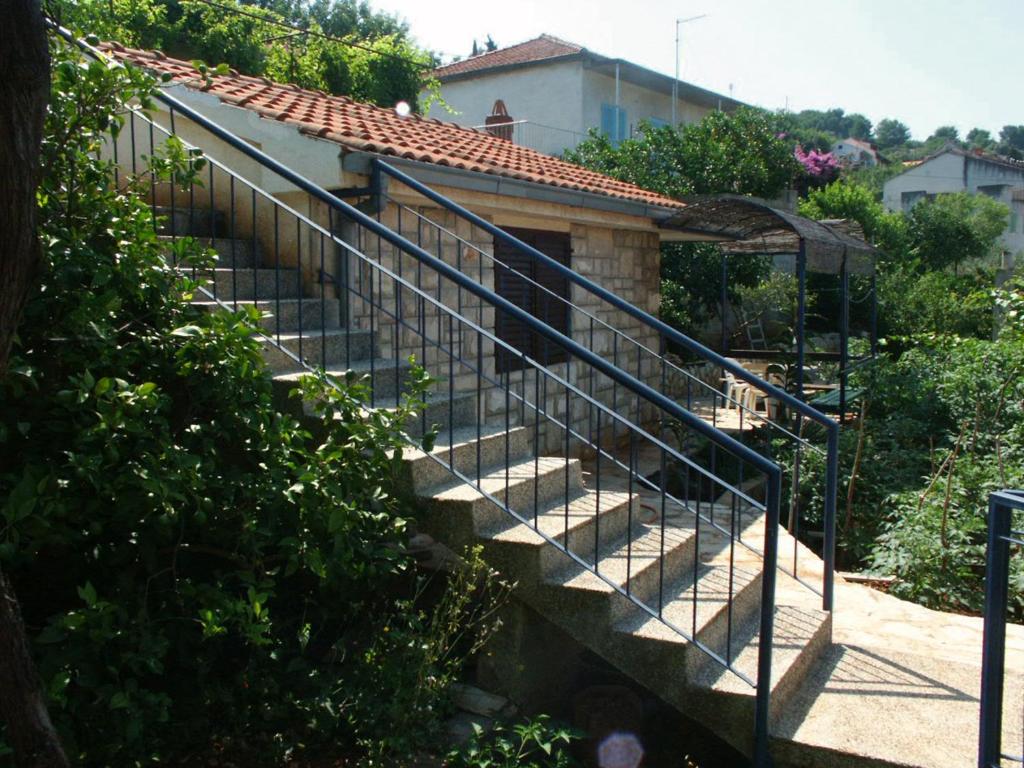 Apartments by the sea Stomorska, Solta - 784 photo 1