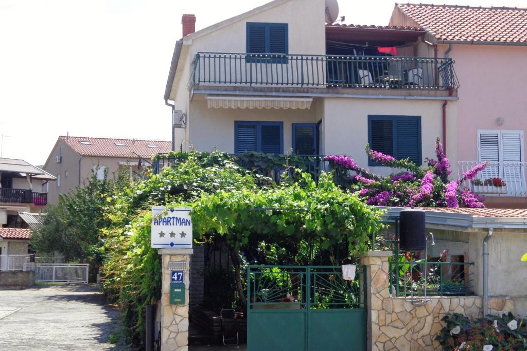 Apartments by the sea Zaboric, Sibenik - 958 photo 1