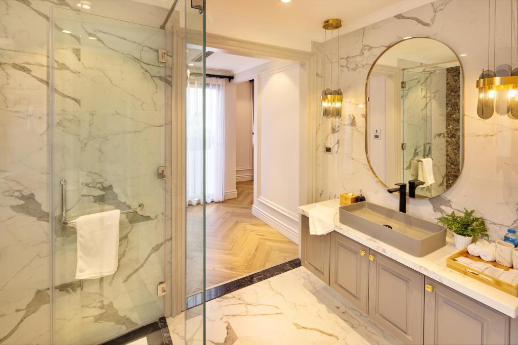 Apartment in Vitrine Building