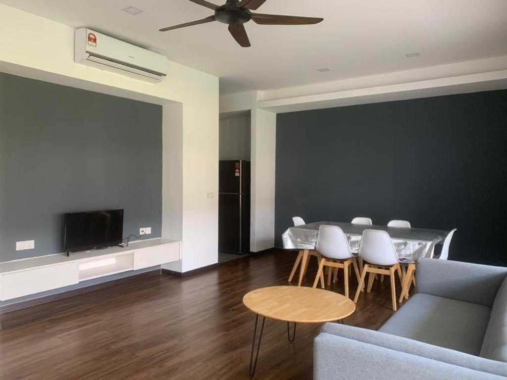 MF Roxy Beach Townhouse Sematan Private Unit L31 photo 1