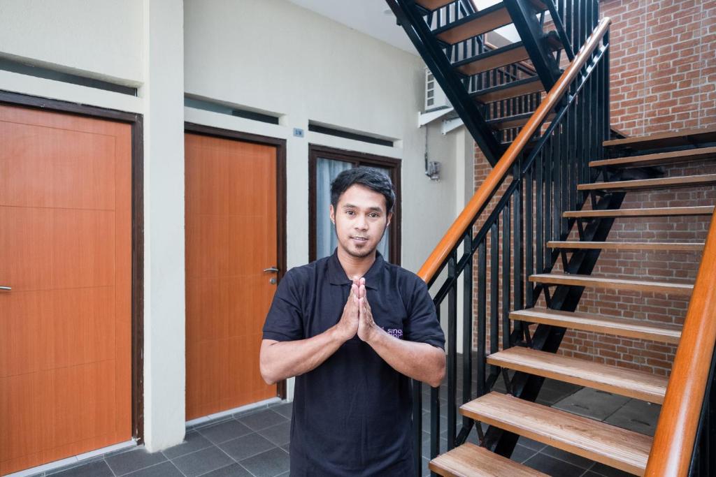 Singgahsini Tugu 27 Pondok Gede Kota Bekasi photo 2