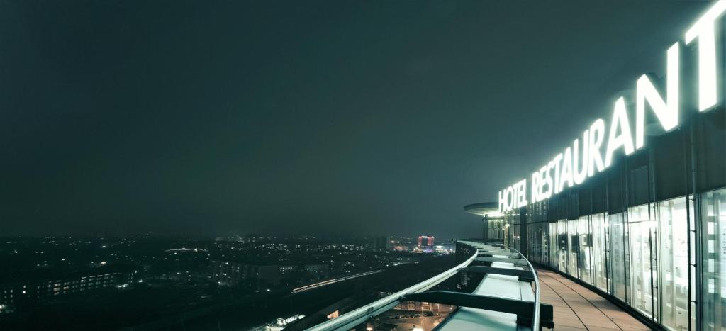 Select Hotel Berlin Spiegelturm photo 3
